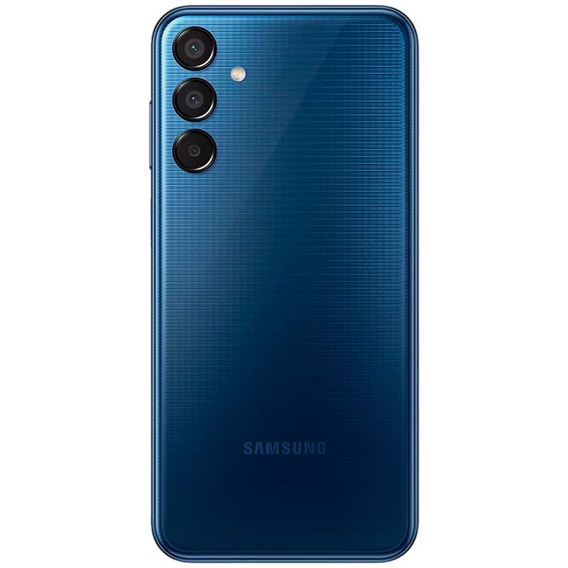 Samsung Galaxy M15 5G 4GB/128GB Azul Oscuro con tapa trasera texturizada y triple cámara vertical con anillos metálicos; logo Samsung en la parte inferior