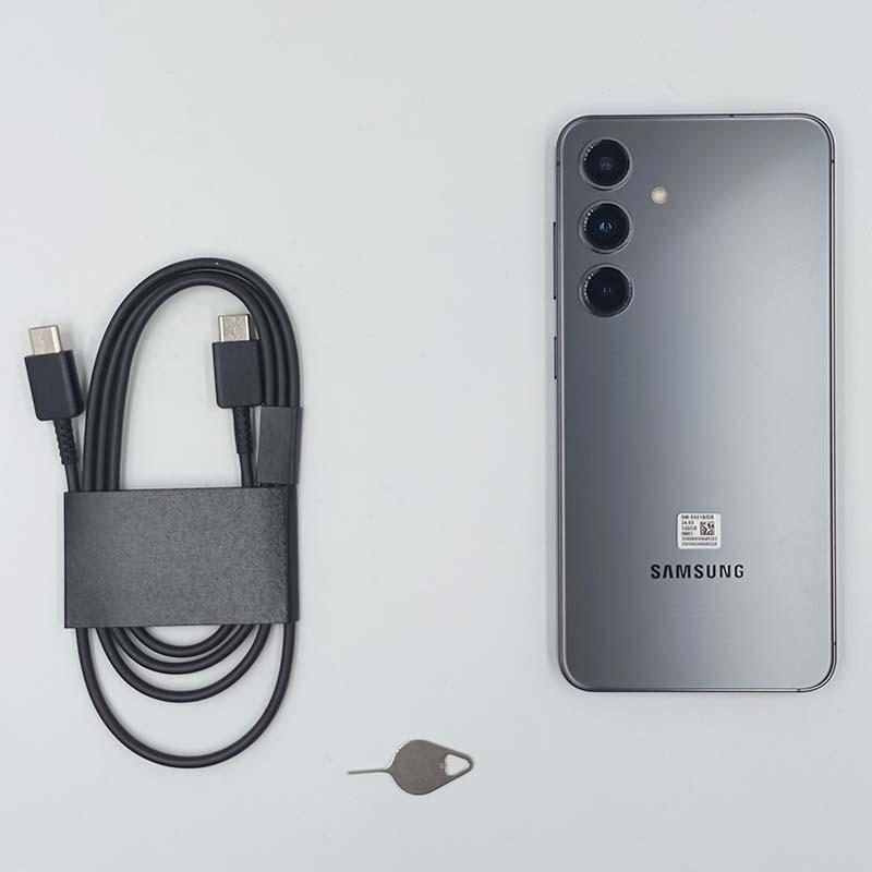 Cabo e Parte Traseira do Telemóvel Samsung Galaxy S24 5G 8GB/128GB Cinzento