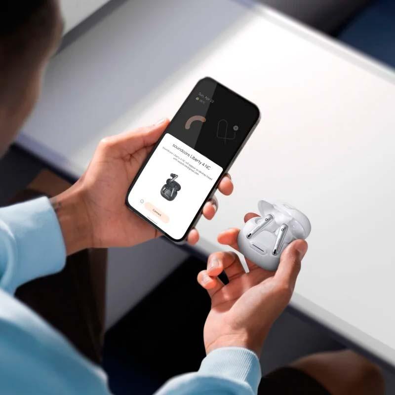 carga inalámbrica de los Auriculares Inalámbricos Soundcore Liberty 4 NC Blanco