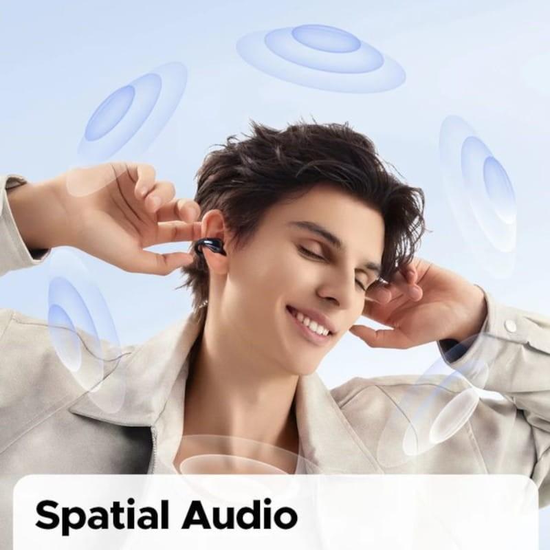 SoundPeats PearlClip Pro Hi-Res Audio LDAC Roxo em uso no ouvido, design compacto roxo, foco em Spatial Audio com ondas sonoras ao redor do usuário