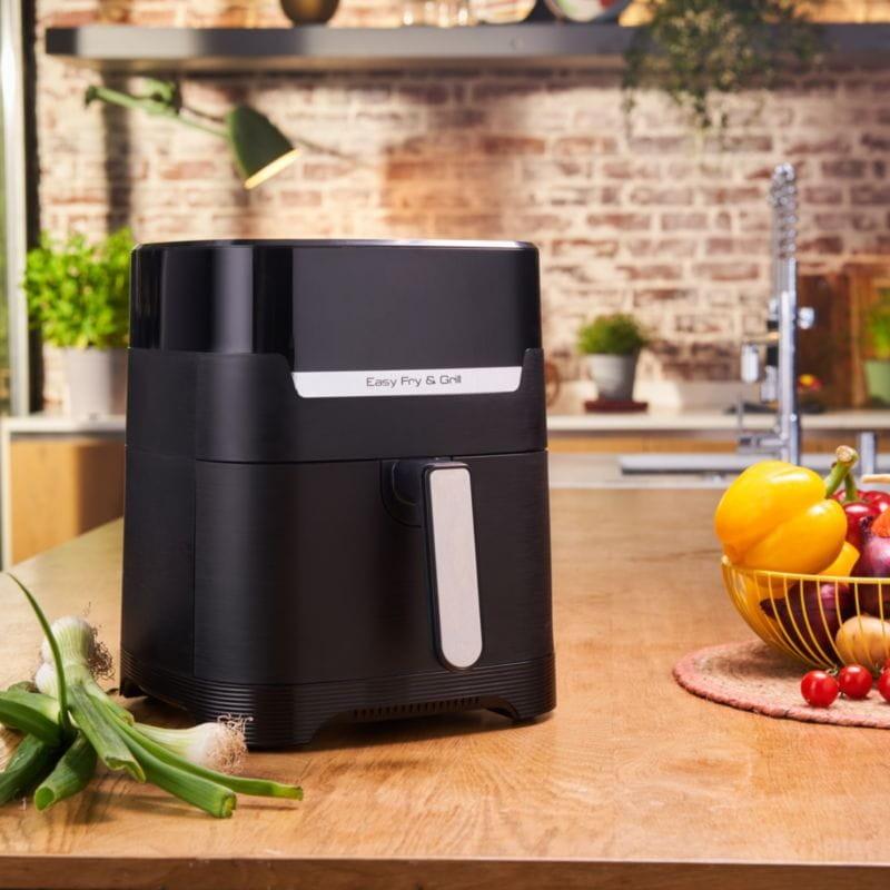 Perspectiva da Fritadeira de ar Tefal Easy Fry & Grill EY5058 4.2 litros 1550 W Preto