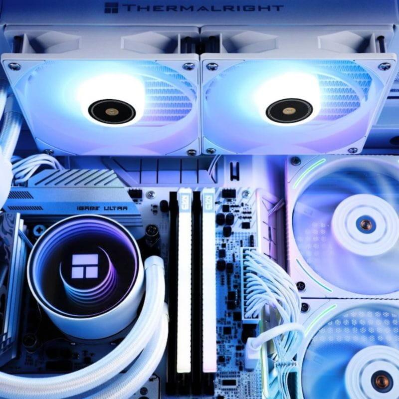 Refroidissement liquide Thermalright Frozen Notte ARGB Blanc installé sur un boîtier de PC
