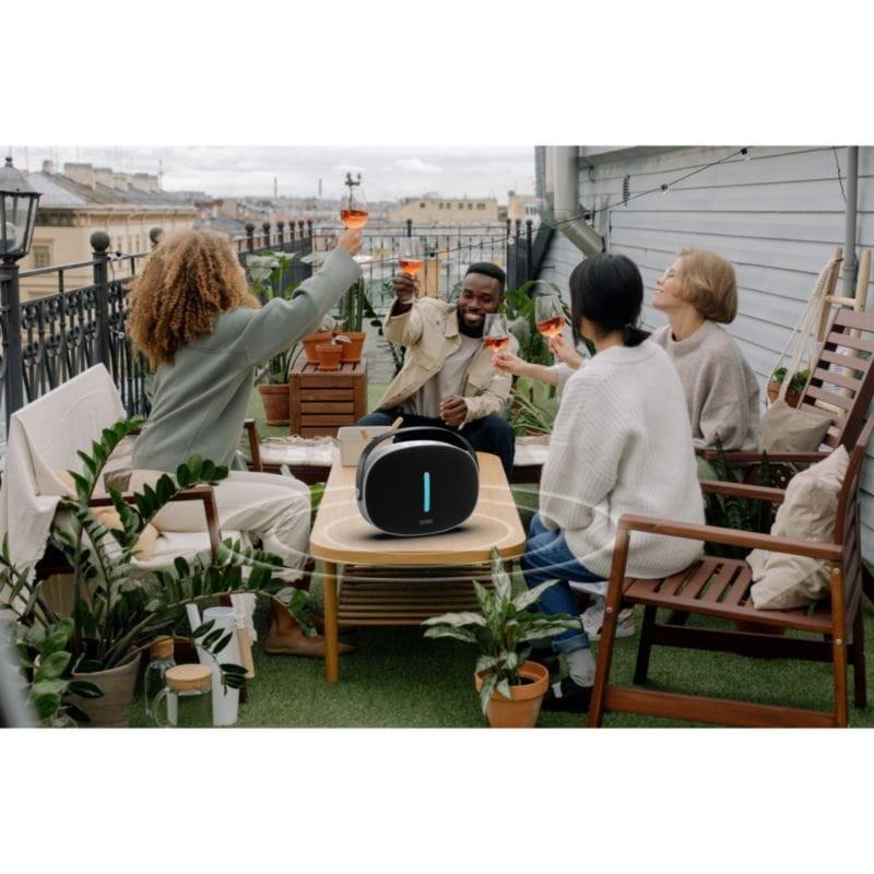 Reunião de amigos com a Coluna Bluetooth W-KING T8 30W Preto