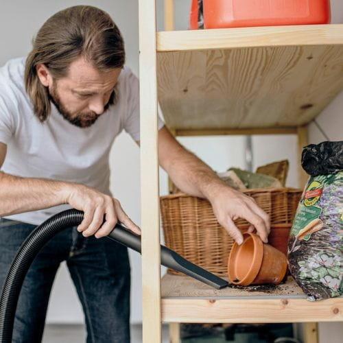 KARCHER WD1 Amarillo - Aspirador Seco/Húmedo imagen real aspirando tierra