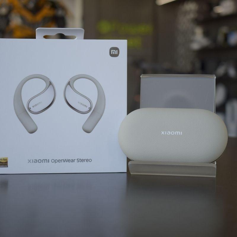 Foto real frontal de la caja cerrada de los Xiaomi Openwear Stereo Beige - Auriculares con Diseño Abierto