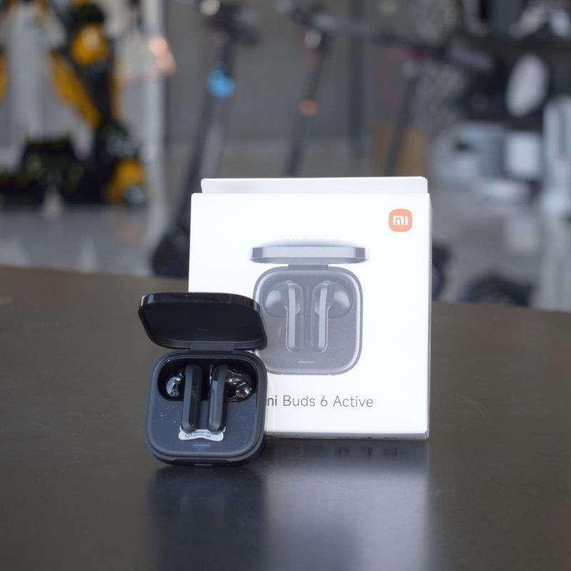 Photo de face réelle de la boîte ouverte du Xiaomi Redmi Buds 6 Active Black - Écouteurs Bluetooth