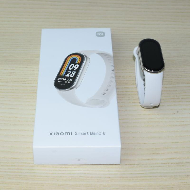 Pulsera de actividad Xiaomi Smart Band 8 Dorado foto real frontal con la caja