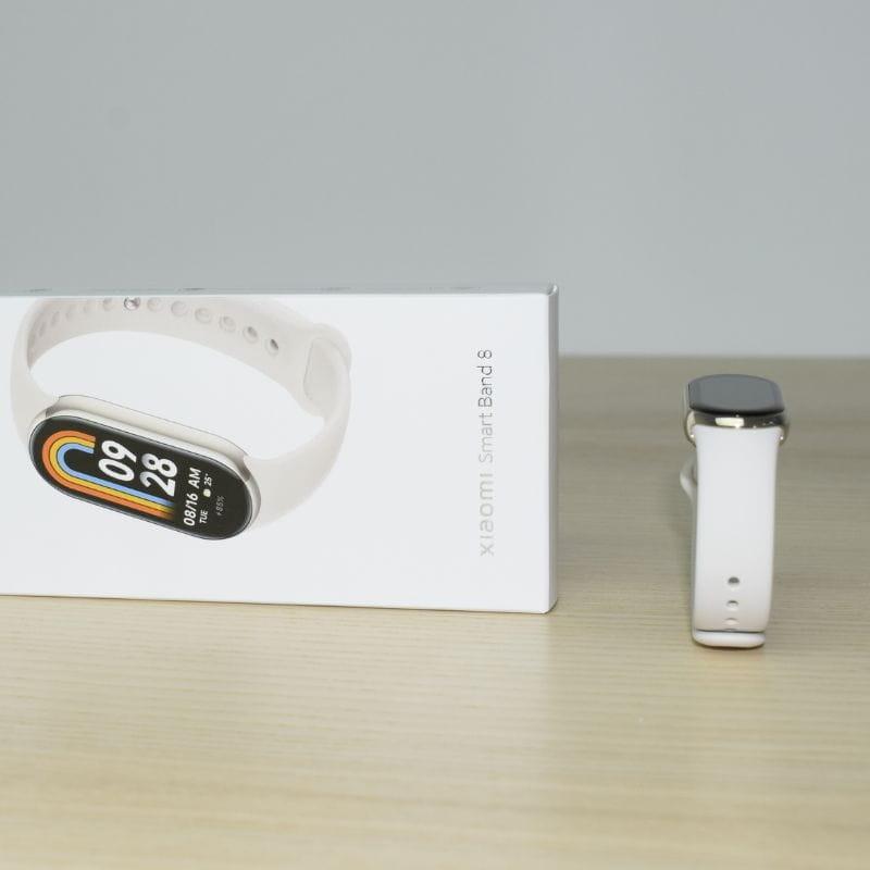 Pulsera de actividad Xiaomi Smart Band 8 Dorado foto real trasera con la caja