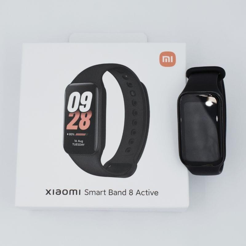 Pulsera de actividad Xiaomi Smart Band 8 Active Negro foto real delantera con la caja