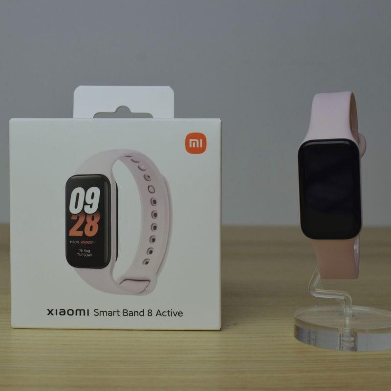 Pulsera de actividad Xiaomi Smart Band 8 Active Rosa foto real frontal con la caja