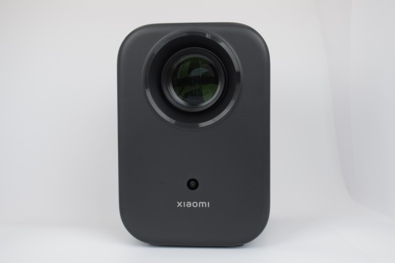 Photo réelle de face du Xiaomi Smart Projector L1 FHD 2GB/16GB Google TV - Projecteur