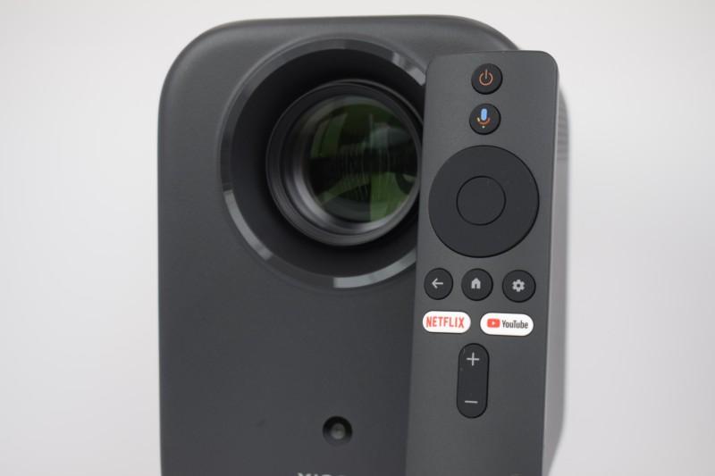 Vraie photo détaillée de la télécommande du Xiaomi Smart Projector L1 FHD 2GB/16GB Google TV - Projecteur