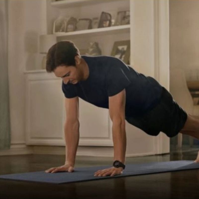 Menino com o Zeblaze Stratos 3 Pro Preto